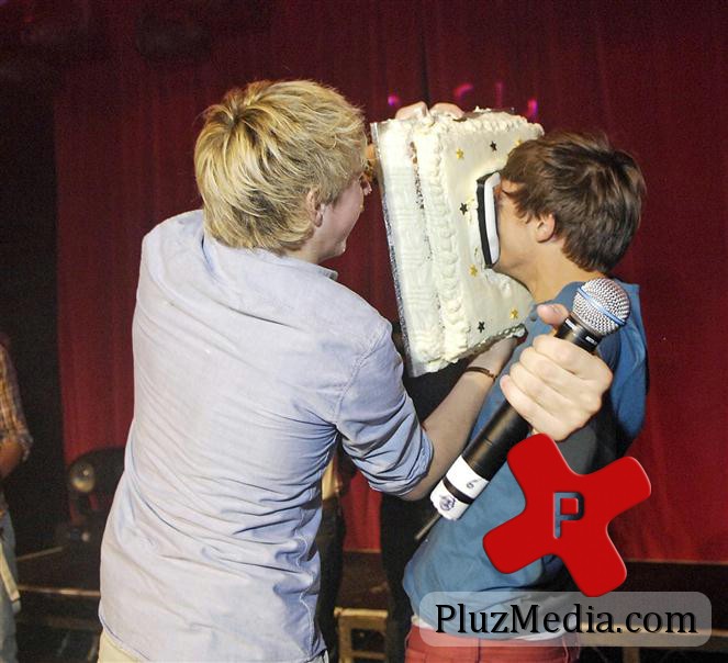 One Direction perform live at G-A-Y nightclub photos | Picture 80794